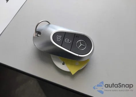 2022 Mercedes-Benz C 300 4Matic z USA, uszkodzony, nr VIN W1KAF4HB1NR034005